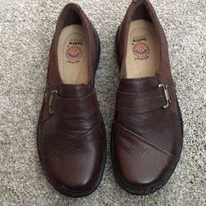 Brown comfy shoes.  Worn once!